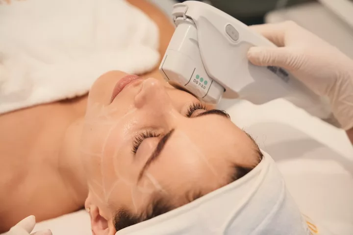 Non-Surgical Ways to Tighten Loose Skin: Effective Solutions and Tips